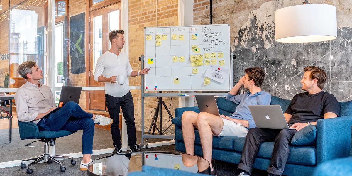 Group of Mauritian entrepreneurs discussing common startup mistakes in a meeting